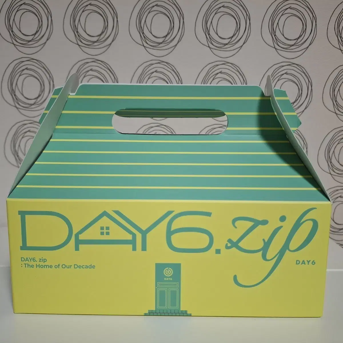 Day6 ポップアップ day6.zip アロマ キャンドル & ステッカー Day6 ポップアップ day6.zip アロマ キャンドル & ステッカー